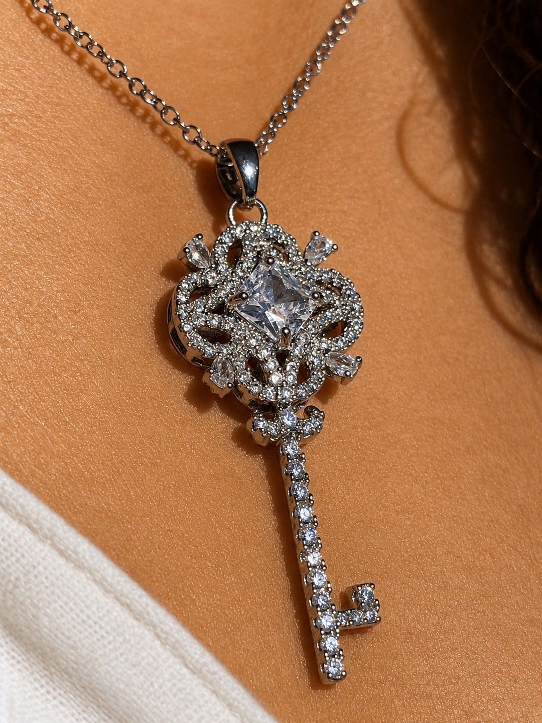 Anti-tarnish stainless steel floral key diamonds pendant, jewellery accessory