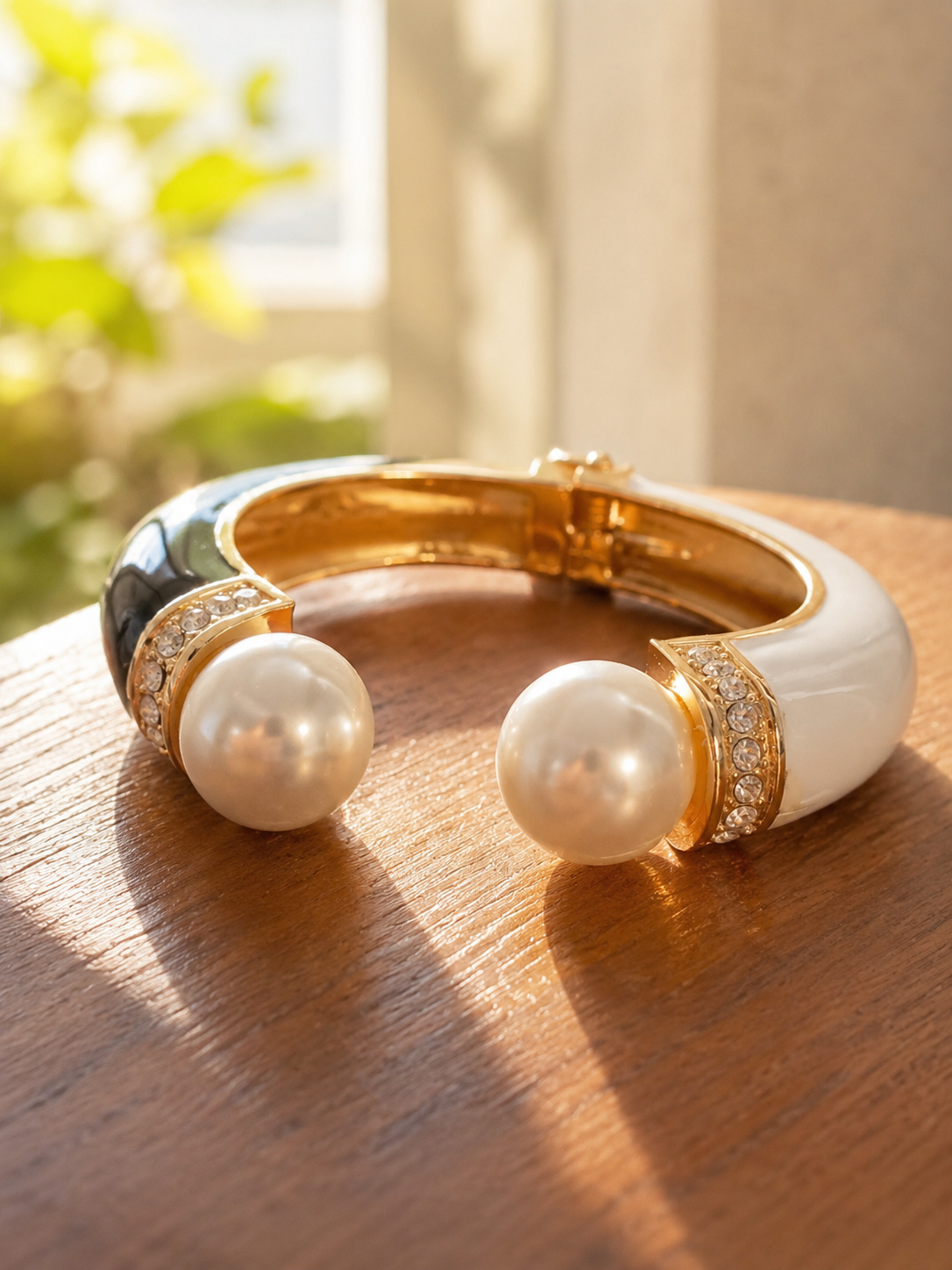 Black and White Pearl Handcuff
