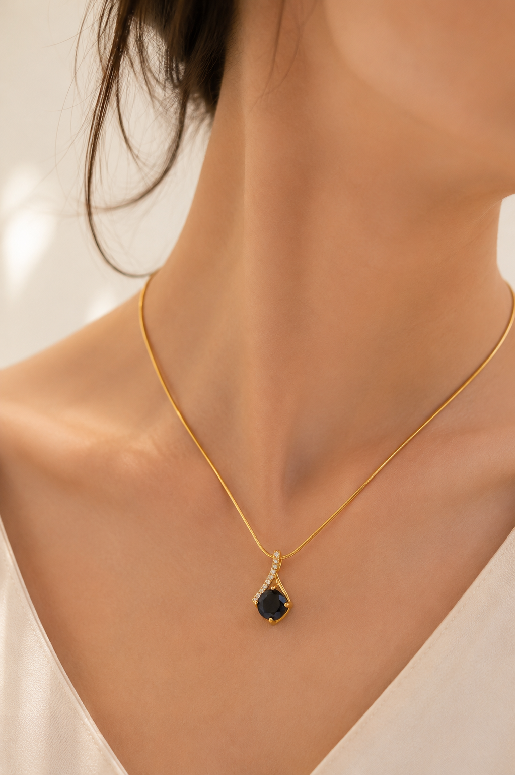 Crossover Twist Chain Pendant