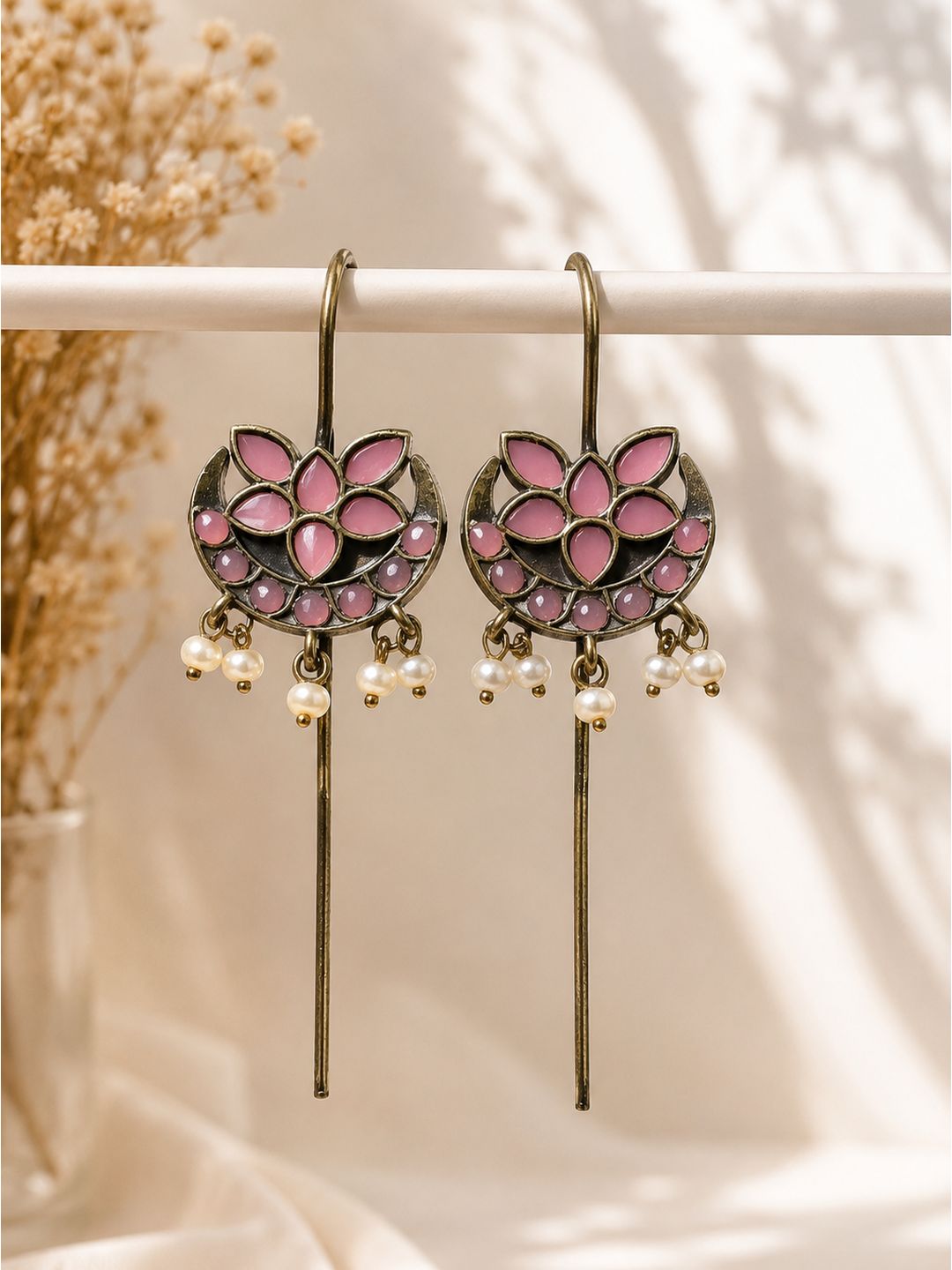 Floral Pearl Earpin