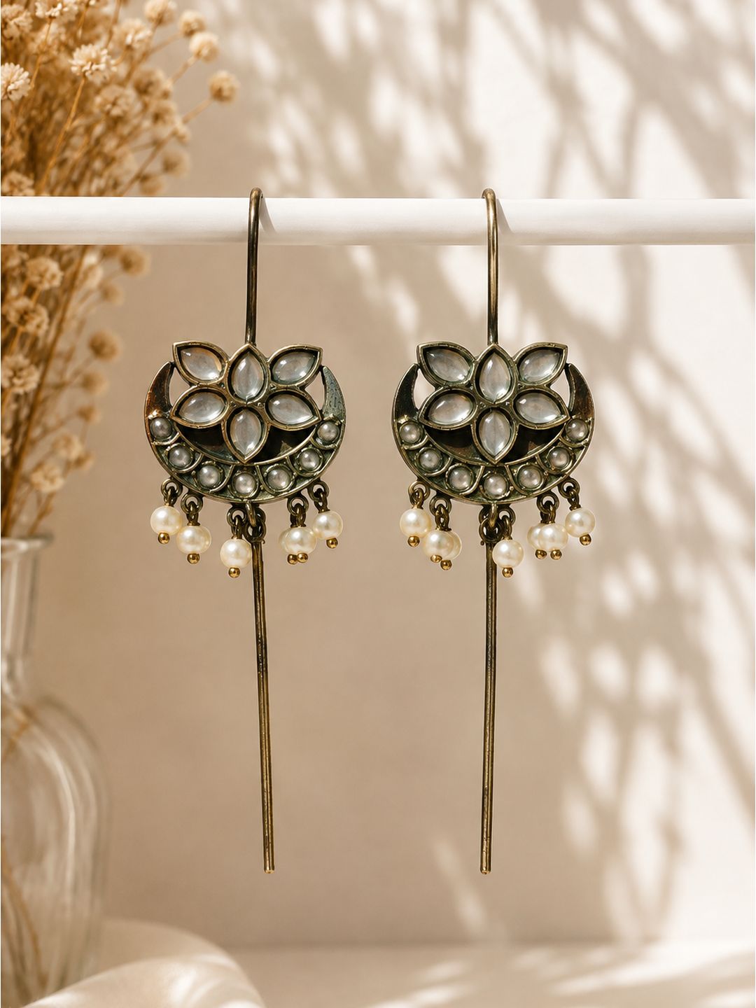 Floral Pearl Earpin