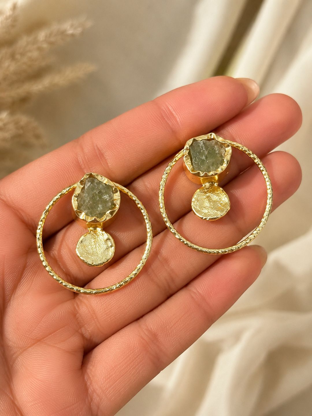 Hammered Circular Frame Stud