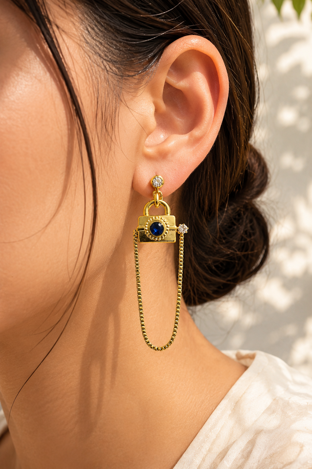 Handbag with Chain Dangler