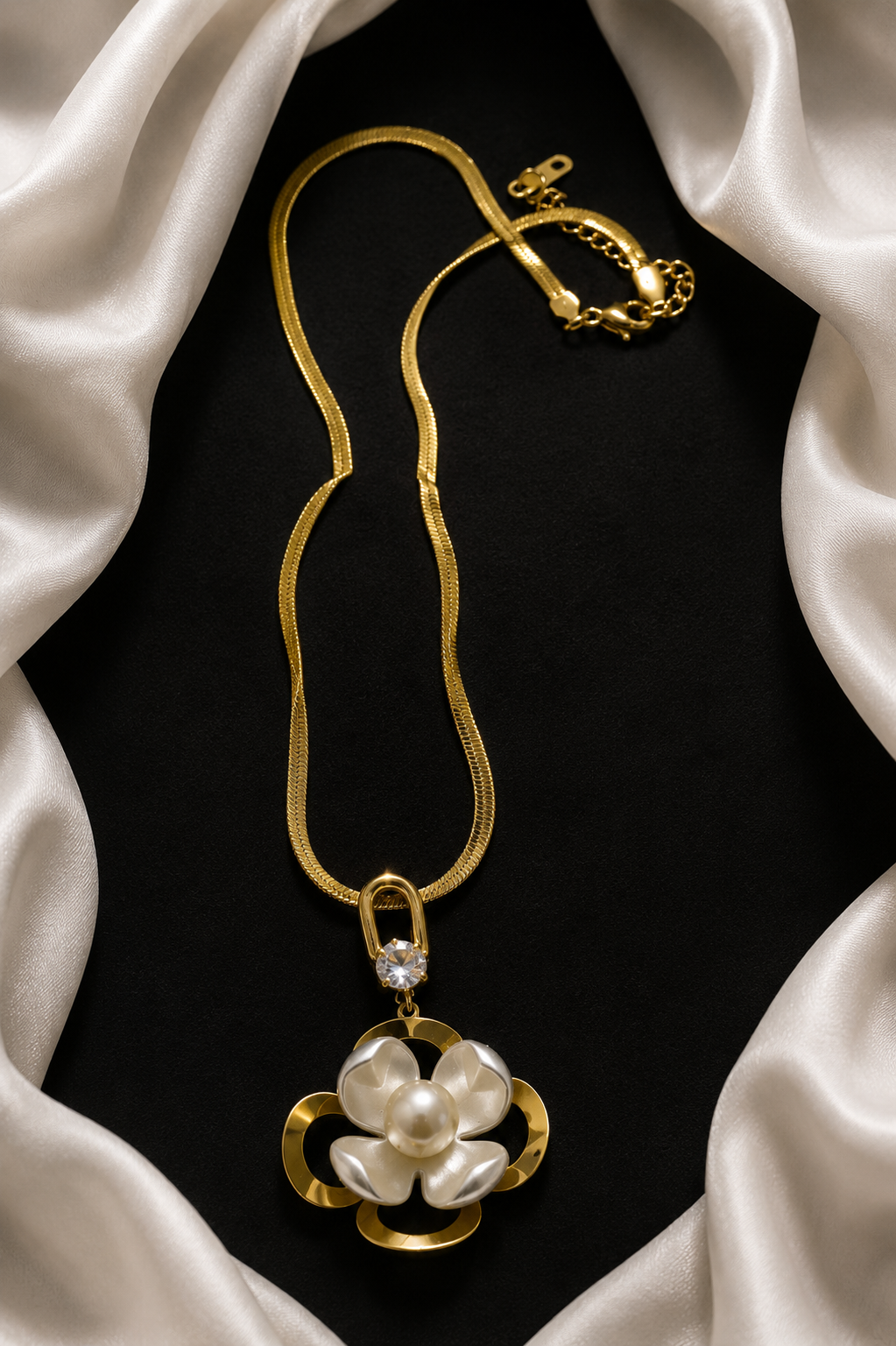 Pearl Flower in Snake Chain