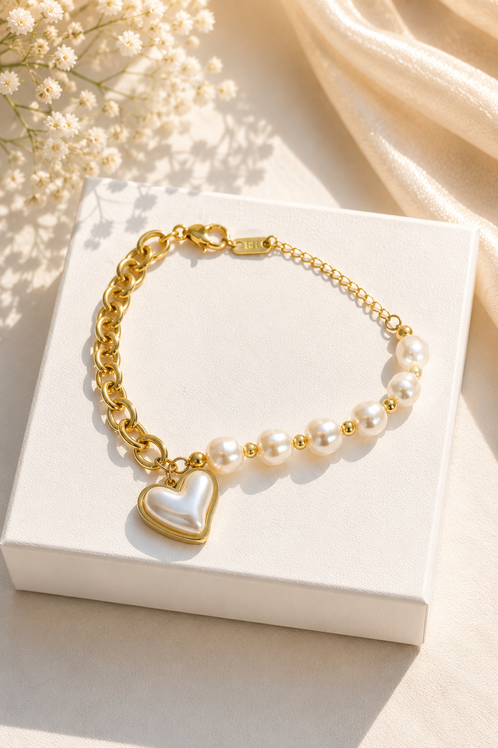 Anti-tarnish stainless steel pearl heart bracelet, jewellery accessory
