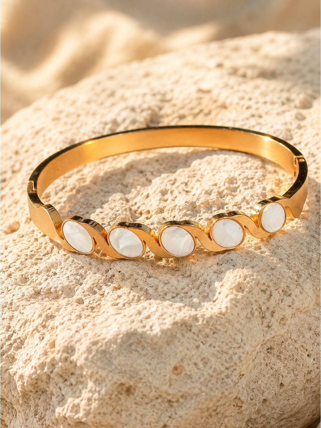 Anti-tarnish stainless steel wave mop bangle, jewellery accessory