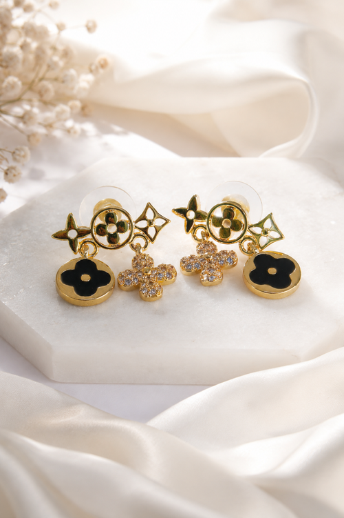 Anti-tarnish clover studs earrings, jewellery accessory