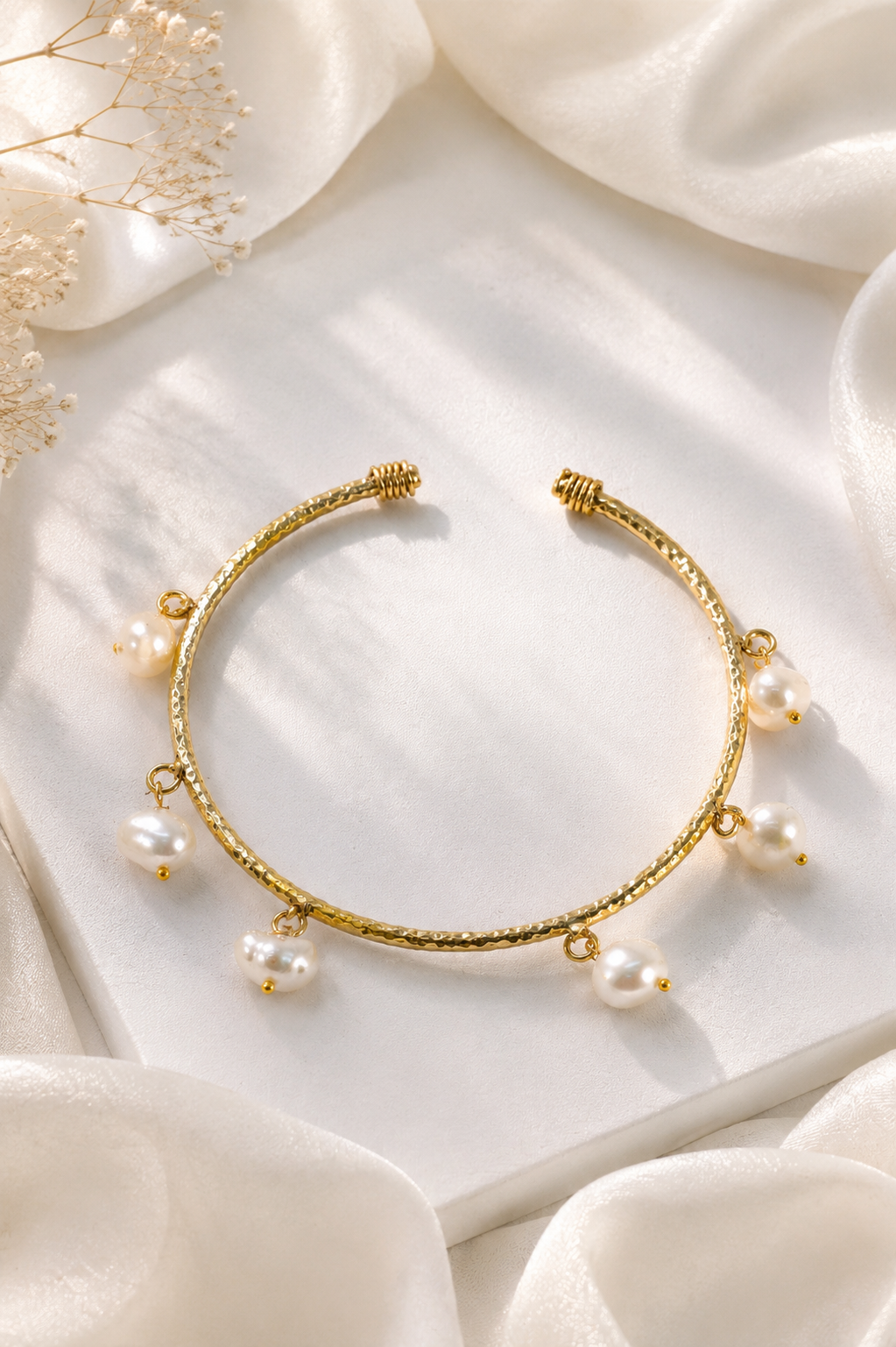 Hanging Pearl Gold Bangle