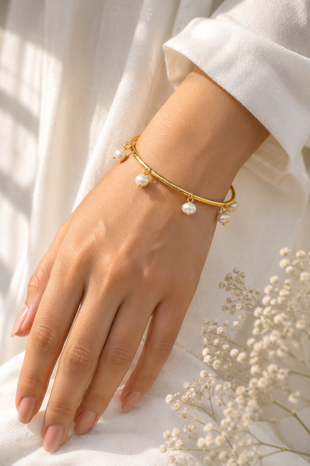 Hanging Pearl Gold Bangle