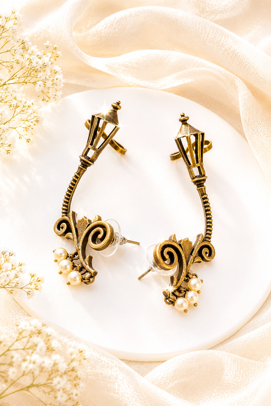 Lampost Earcuff