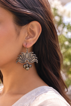 Lotus Dangler